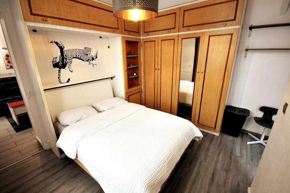 Apartment Warm And Comfortable Studio In Montmartre Paris
