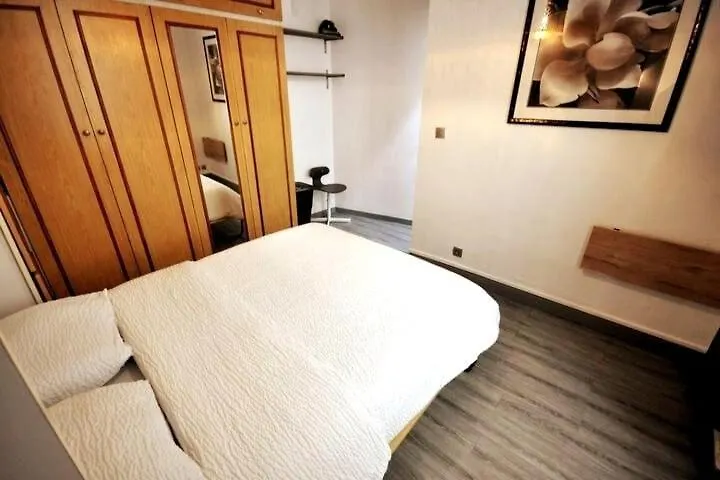 Apartment Warm And Comfortable Studio In Montmartre Paris